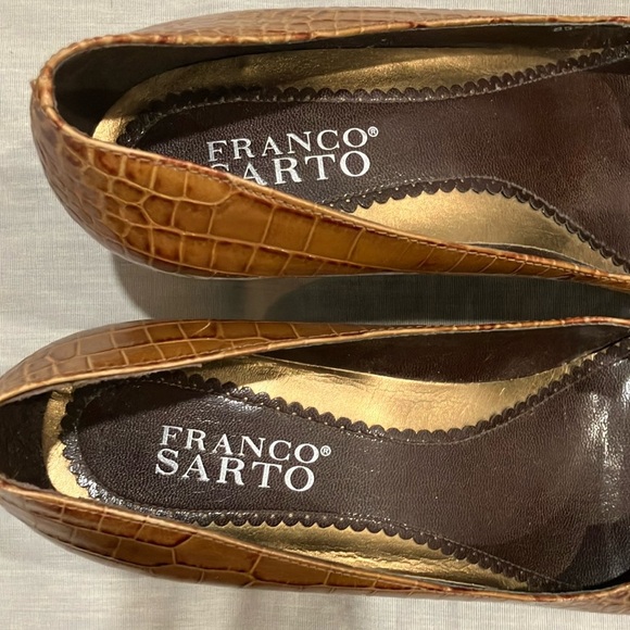 Women’s size 8.5 Franco Sarto leather pumps - Brown Crocodile Pattern Heels - Picture 9 of 11